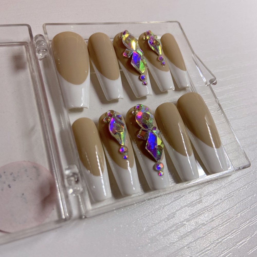 C041 PRESS ON NAILS